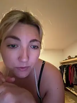 LauraStarr online show from July 22, 4:54 pm