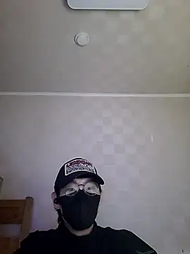 TYYUIOE3 online show from June 18, 3:38 pm