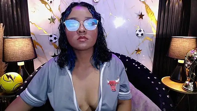 Snapshot of JuicyBoobix chatting on June 11, 1:31 pm JuicyBoobix online show from June 11, 1:31 pm