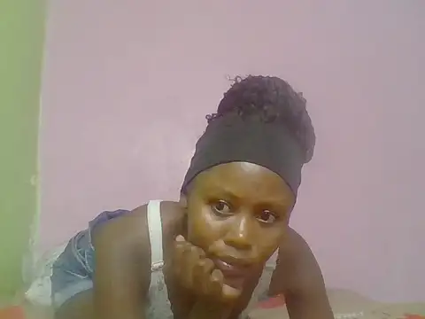 Snapshot of cute_bee chatting on June 17, 11:34 am cute bee online show from June 17, 11:34 am
