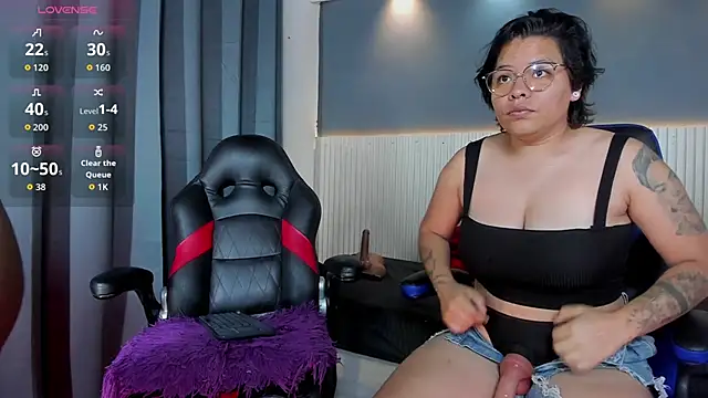 Snapshot of Paradisselaa chatting on June 10, 12:48 pm Paradisselaa online show from June 10, 12:48 pm