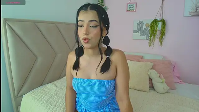 Snapshot of sweet_lara23 chatting on July 16, 9:10 pm sweet lara23 online show from July 16, 9:10 pm