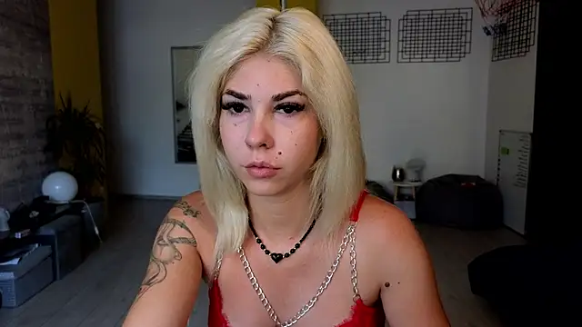 Sarahcamsx online show from July 6, 5:26 am