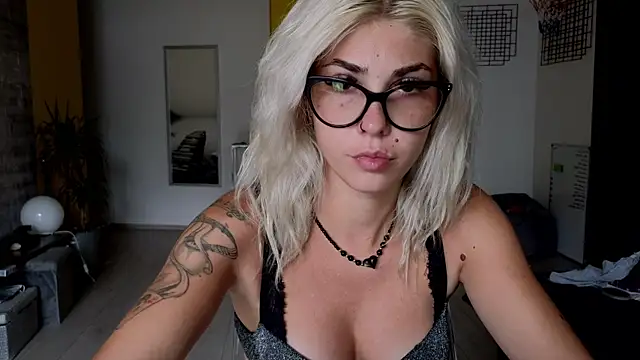 Sarahcamsx online show from July 16, 8:53 am