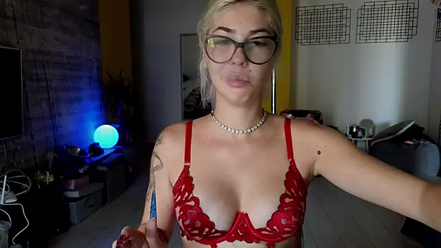 Sarahcamsx online show from July 26, 8:32 am