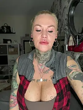 InkedMissLaBaehm online show from July 28, 10:53 pm
