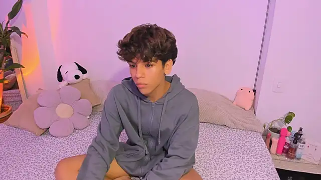 Snapshot of Samy_Twink chatting on June 21, 3:20 am Samy Twink online show from June 21, 3:20 am