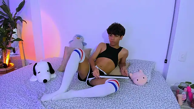 Snapshot of Samy_Twink chatting on June 23, 2:42 am Samy Twink online show from June 23, 2:42 am