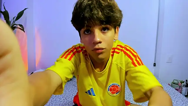 Snapshot of Samy_Twink chatting on June 24, 3:27 am Samy Twink online show from June 24, 3:27 am