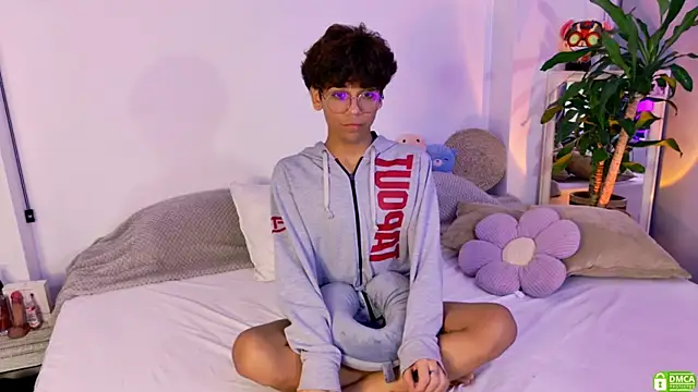 Snapshot of Samy_Twink chatting on June 29, 12:50 am Samy Twink online show from June 29, 12:50 am