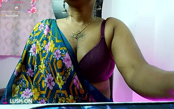 Snapshot of I_am_amisha chatting on June 14, 5:20 am I am amisha online show from June 14, 5:20 am