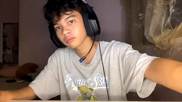 Snapshot of liam_alttwink chatting on June 17, 4:41 pm liam alttwink online show from June 17, 4:41 pm