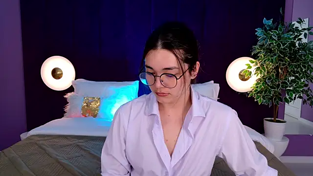 MaddieMeyer online show from July 16, 3:45 am