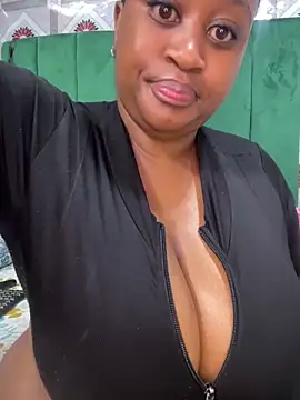 Curveybubbles23 online show from June 22, 11:02 pm
