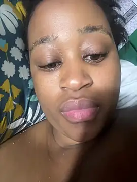 Curveybubbles23 online show from June 23, 4:49 pm