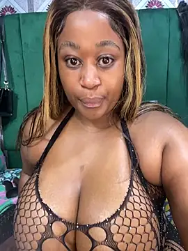 Curveybubbles23 online show from June 28, 1:33 am