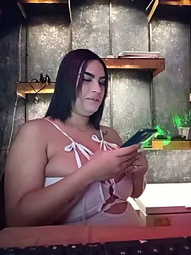 Snapshot of Camila_hott_11 chatting on July 3, 10:27 pm Camila hott 11 online show from July 3, 10:27 pm
