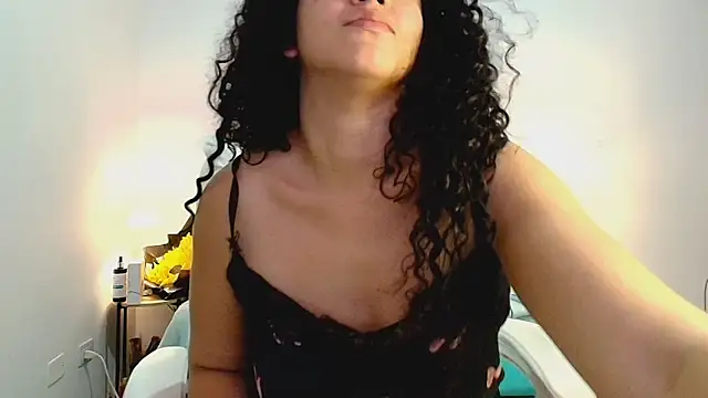 Isabella Sophia19 online show from July 18, 4:38 am