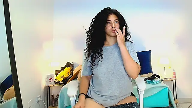 Isabella Sophia19 online show from July 21, 3:20 am