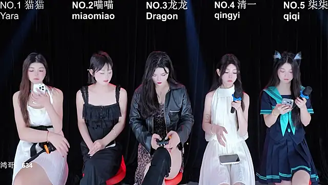 Snapshot of Stars-01 chatting on June 18, 12:22 am Stars-01 online show from June 18, 12:22 am