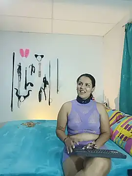 Snapshot of Zafiraluxx chatting on July 13, 9:50 pm Zafiraluxx online show from July 13, 9:50 pm