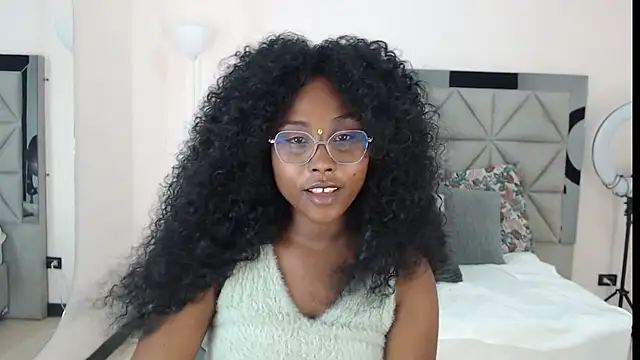 lily mendoza online show from July 7, 7:40 pm