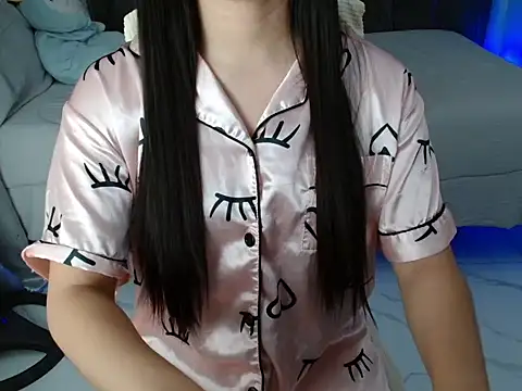 xsavanah01 online show from July 5, 9:27 am