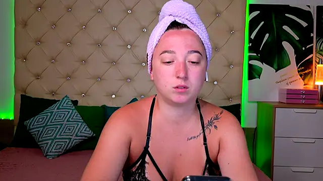 Snapshot of AVA_MAXIMUS chatting on July 1, 4:58 am AVA MAXIMUS online show from July 1, 4:58 am