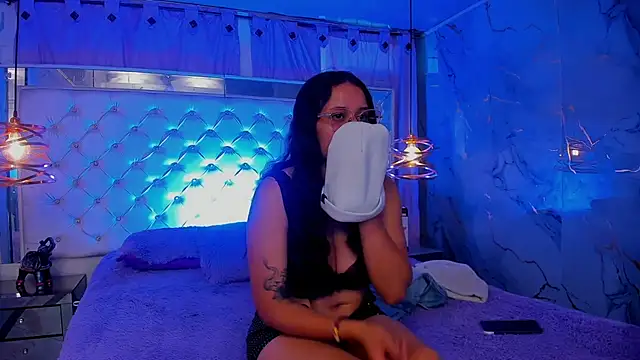 Snapshot of Tifanny-Val chatting on July 22, 12:52 pm Tifanny-Val online show from July 22, 12:52 pm
