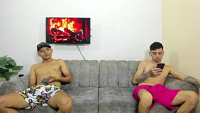 Snapshot of Hard_destruction_dirty chatting on June 28, 4:57 pm Hard destruction dirty online show from June 28, 4:57 pm