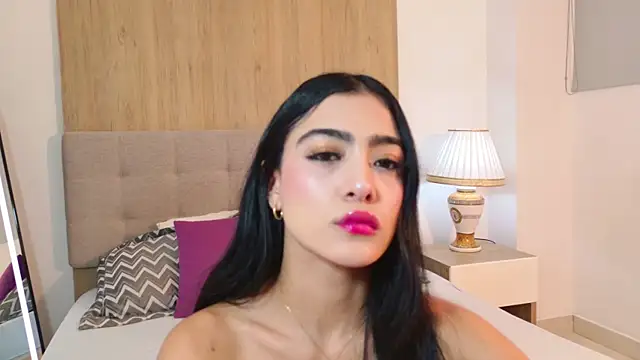 Snapshot of MaluCortes chatting on June 25, 2:21 pm MaluCortes online show from June 25, 2:21 pm