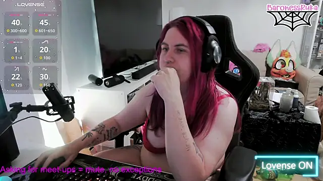 Snapshot of baronessrukaa chatting on July 22, 8:39 am baronessrukaa online show from July 22, 8:39 am