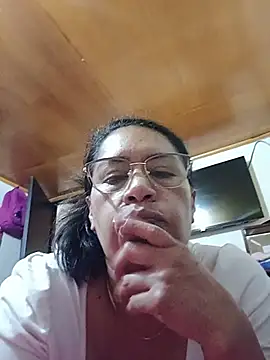 Snapshot of Emilif_ chatting on June 29, 5:24 pm Emilif online show from June 29, 5:24 pm