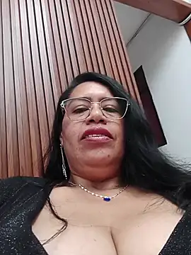 Snapshot of Emilif_ chatting on August 1, 3:00 pm Emilif online show from August 1, 3:00 pm