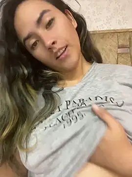 Snapshot of sophia_pink17 chatting on July 3, 1:39 pm sophia pink17 online show from July 3, 1:39 pm