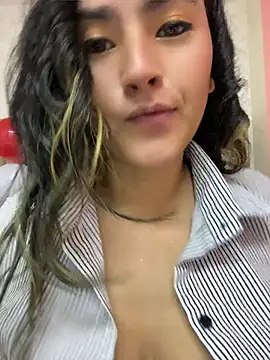 Snapshot of sophia_pink17 chatting on July 4, 1:39 pm sophia pink17 online show from July 4, 1:39 pm