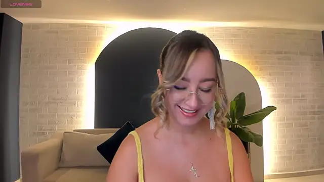Snapshot of NovaSinclairX chatting on July 2, 11:49 am NovaSinclairX online show from July 2, 11:49 am