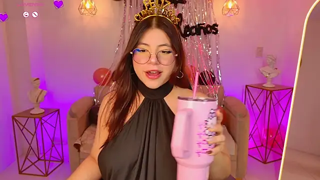 MilaCravee online show from July 23, 3:43 pm
