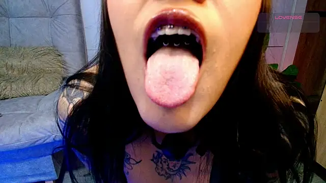 Snapshot of Neytiri_Ss chatting on June 21, 3:53 am Neytiri Ss online show from June 21, 3:53 am