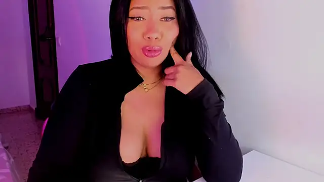 NicolePasqualott online show from May 25, 6:14 pm
