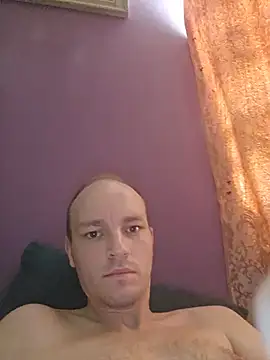 Snapshot of Damianek32 chatting on July 18, 2:43 pm Damianek32 online show from July 18, 2:43 pm