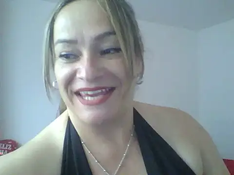 Snapshot of Ariana2402 chatting on June 18, 10:25 pm Ariana2402 online show from June 18, 10:25 pm