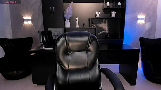 Snapshot of SabrinaMontclair chatting on June 21, 5:48 pm SabrinaMontclair online show from June 21, 5:48 pm