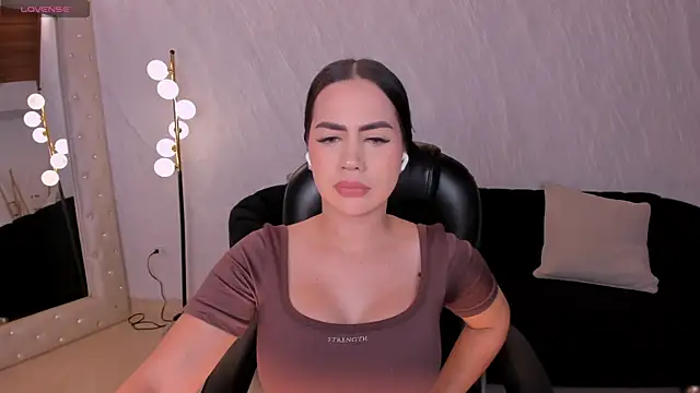 Snapshot of SabrinaMontclair chatting on July 6, 8:22 pm SabrinaMontclair online show from July 6, 8:22 pm