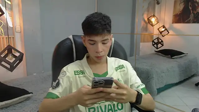 Snapshot of ash_ka chatting on July 8, 10:25 pm ash ka online show from July 8, 10:25 pm