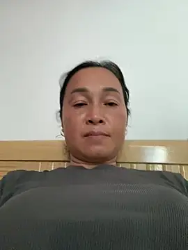 Snapshot of Loly_hana chatting on July 29, 2:43 am Loly hana online show from July 29, 2:43 am