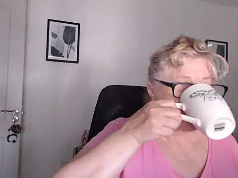 NoraMelow online show from July 7, 9:57 am