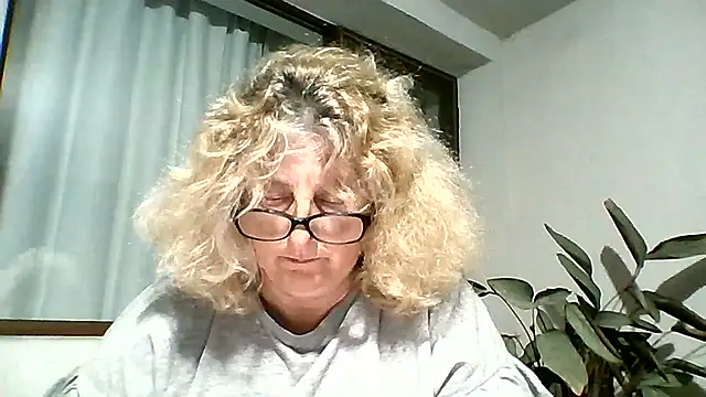 NoraMelow online show from August 2, 9:02 pm