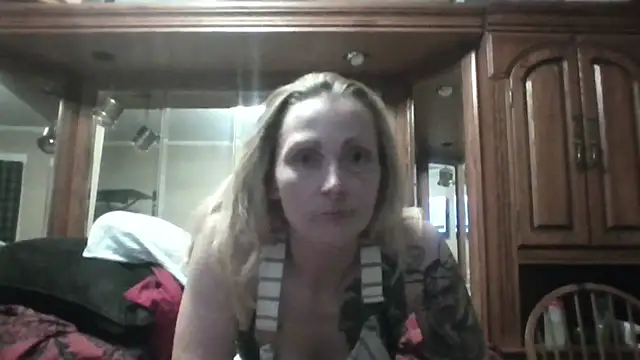Snapshot of LaLamush chatting on July 5, 3:23 am LaLamush online show from July 5, 3:23 am