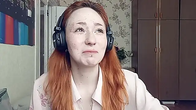YaniraHeneisen online show from June 17, 1:01 pm